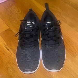 Nike women’s sneakers size 7.5  Brand New ‼️